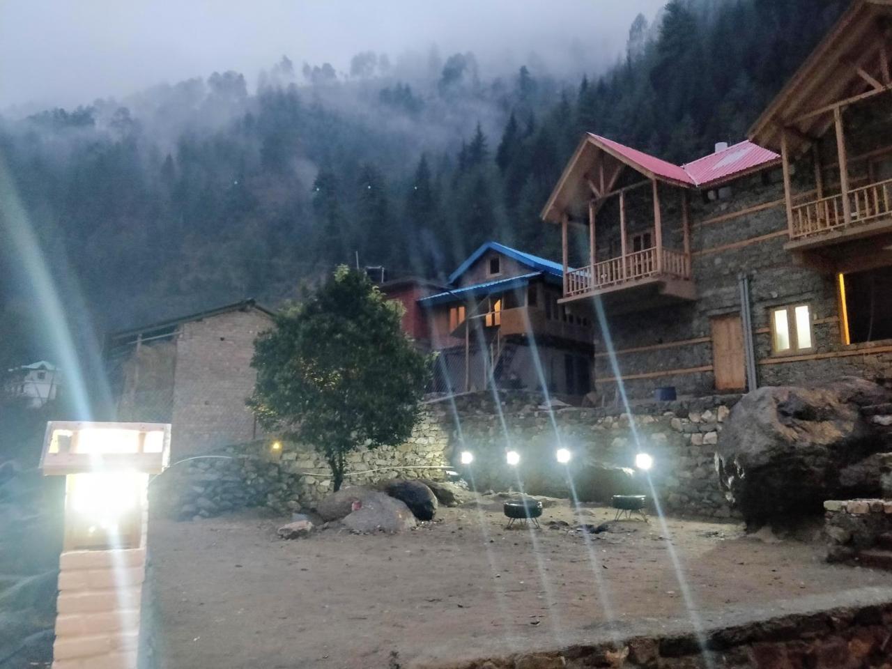 Offbeat Abodes - Tirthan Valley Banjar Luaran gambar